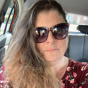 Meet your Posher, Leslie